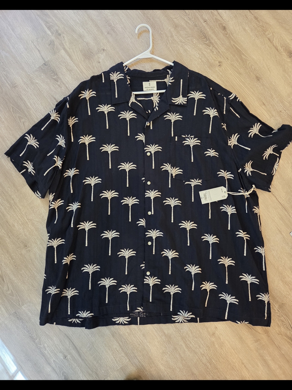 NWT Mutual Weave Black Short-Sleeve Button-Down Shirt with Cream Palm Print